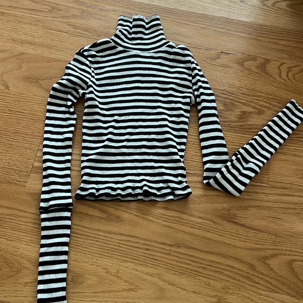 House of Harlow black and white striped long sleeve turtleneck crop top size XS